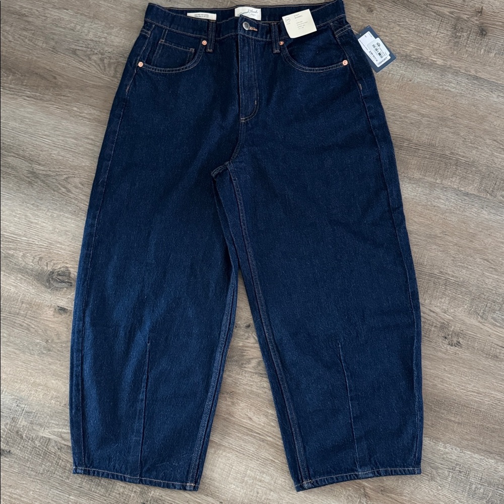 Universal Thread Women's High Rise Jeans - Dark Blue